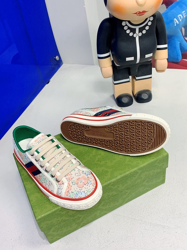 グッチ靴角部分ディテール